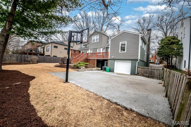 8161 Stratford Drive, St Louis, MO 63105