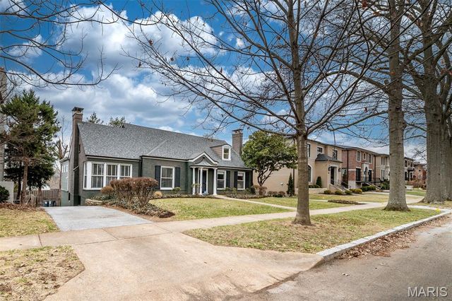 8161 Stratford Drive, St Louis, MO 63105