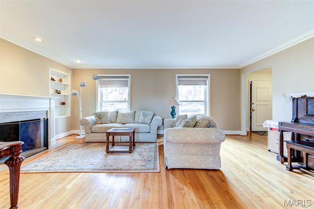 8161 Stratford Drive, St Louis, MO 63105