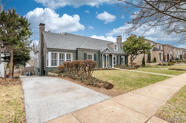 8161 Stratford Drive, St Louis, MO 63105