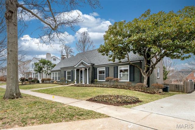 8161 Stratford Drive, St Louis, MO 63105