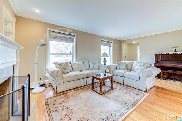 8161 Stratford Drive, St Louis, MO 63105