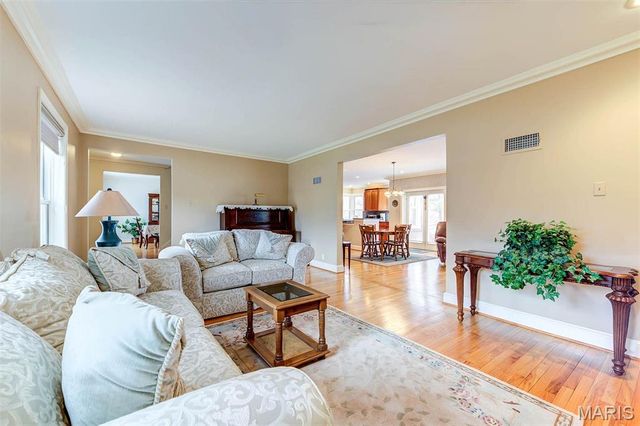 8161 Stratford Drive, St Louis, MO 63105