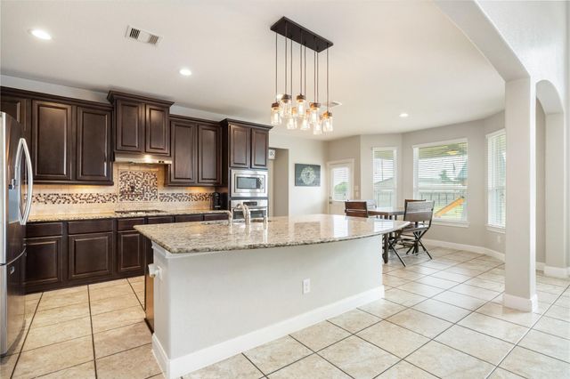 15311 Icet Creek Avenue, Mont Belvieu, TX 77523