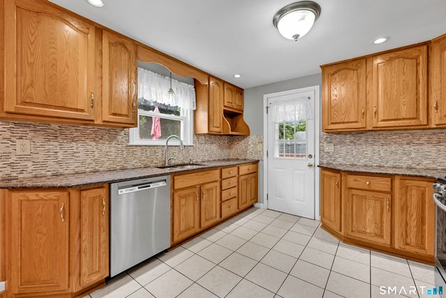 48 Peter Parley Row, Berlin, CT 06037