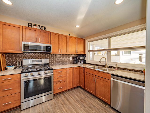 501 W LONGVIEW ST, Moberly, MO 65270