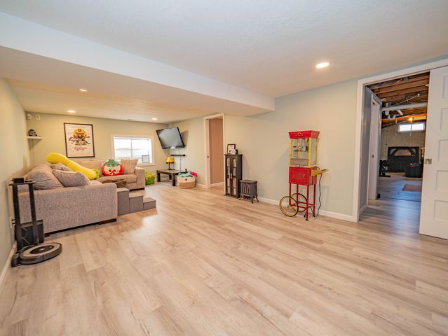 501 W LONGVIEW ST, Moberly, MO 65270