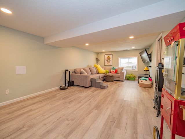 501 W LONGVIEW ST, Moberly, MO 65270