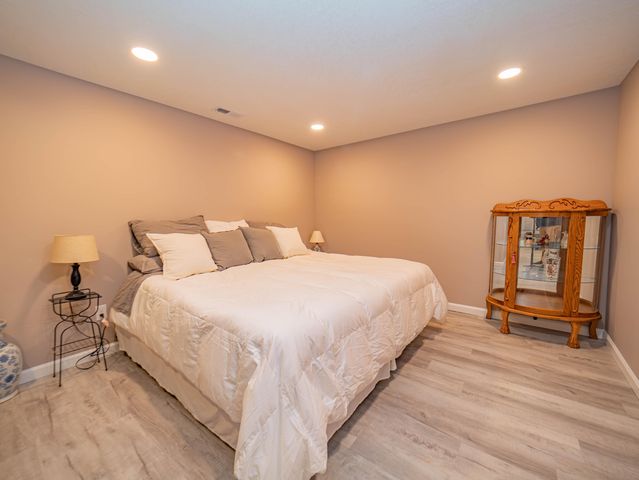 501 W LONGVIEW ST, Moberly, MO 65270