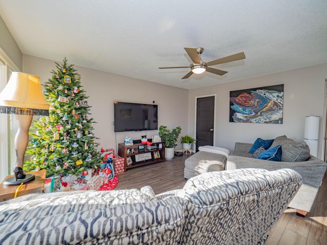 501 W LONGVIEW ST, Moberly, MO 65270