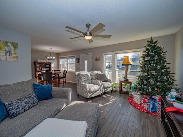 501 W LONGVIEW ST, Moberly, MO 65270