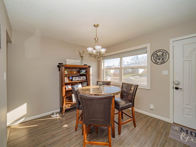 501 W LONGVIEW ST, Moberly, MO 65270