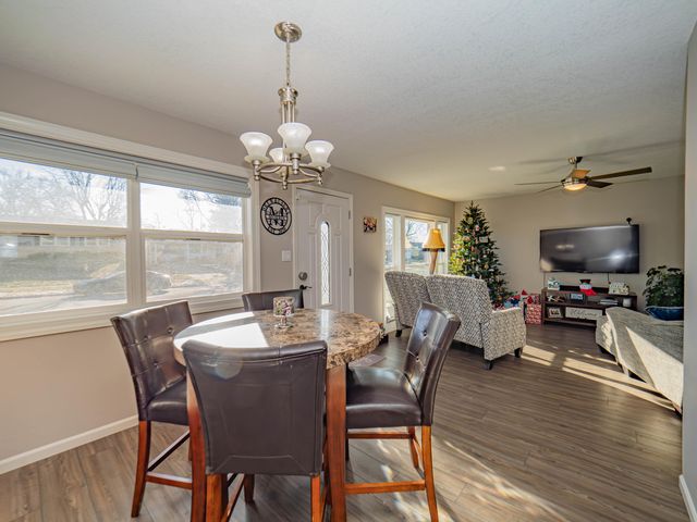 501 W LONGVIEW ST, Moberly, MO 65270