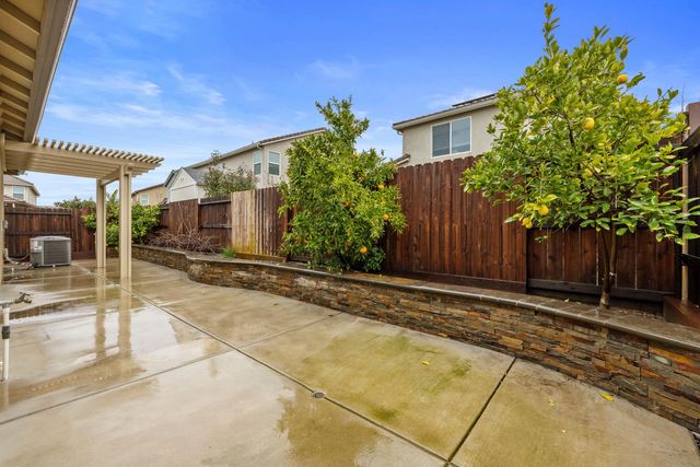 1640 Carrara Ln, Ripon, CA 95366