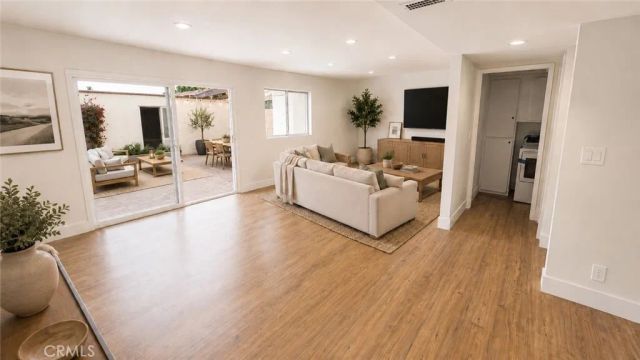 6641 Wilbur Avenue, Reseda, CA 91335