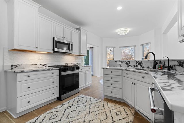 9069 Emerson Drive, Saline, MI 48176