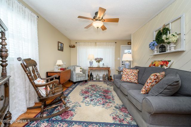 40 Brindletown Road, New Egypt, NJ 08533