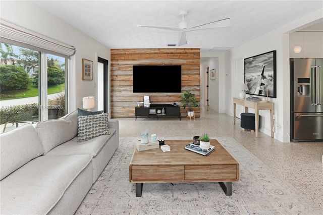 930 N 11th Ct, Hollywood, FL 33019