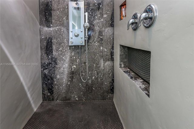 930 N 11th Ct, Hollywood, FL 33019