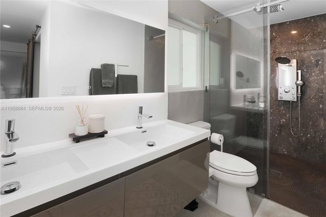 930 N 11th Ct, Hollywood, FL 33019