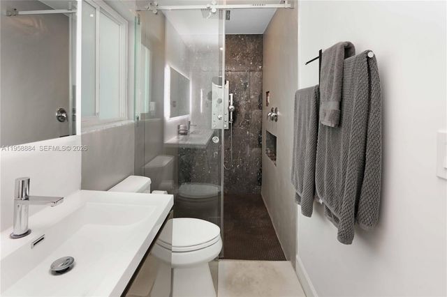 930 N 11th Ct, Hollywood, FL 33019