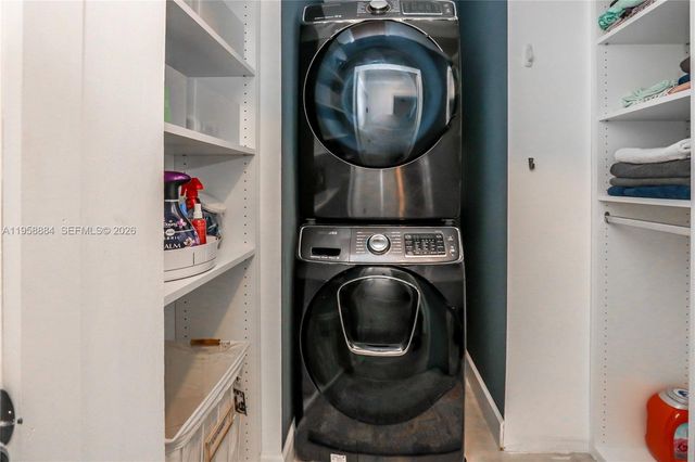 930 N 11th Ct, Hollywood, FL 33019