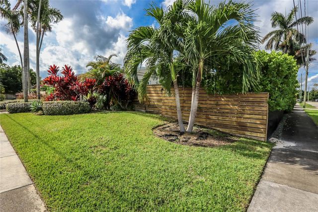 930 N 11th Ct, Hollywood, FL 33019