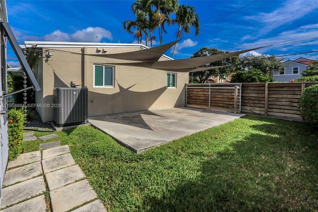 930 N 11th Ct, Hollywood, FL 33019