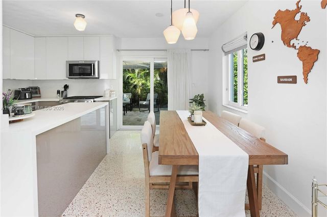 930 N 11th Ct, Hollywood, FL 33019