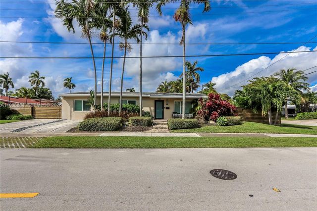 930 N 11th Ct, Hollywood, FL 33019