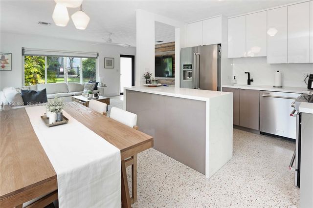 930 N 11th Ct, Hollywood, FL 33019