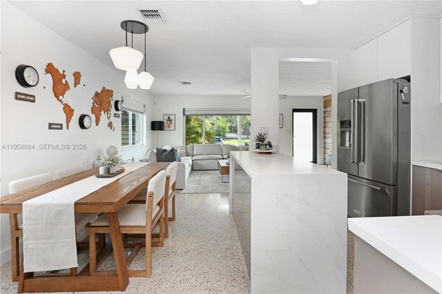 930 N 11th Ct, Hollywood, FL 33019