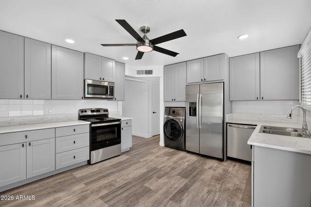 2501 E KAREN Drive, Phoenix, AZ 85032