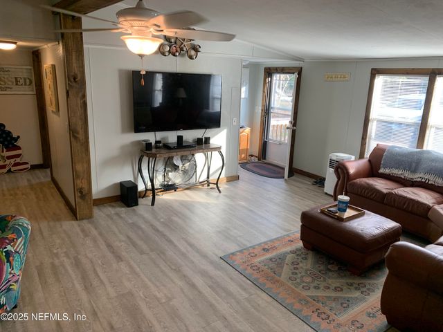 246 RAINBOW Drive, Hawthorne, FL 32640