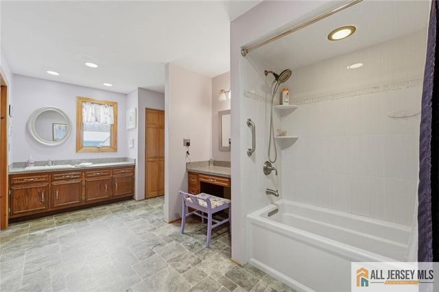 251 Matchaponix Avenue, Monroe, NJ 08831