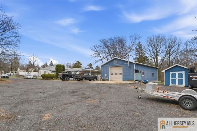 251 Matchaponix Avenue, Monroe, NJ 08831