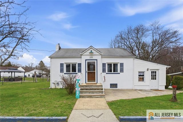 251 Matchaponix Avenue, Monroe, NJ 08831