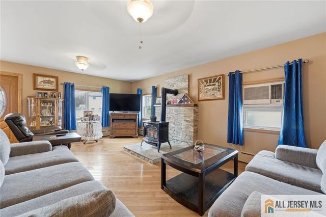 251 Matchaponix Avenue, Monroe, NJ 08831