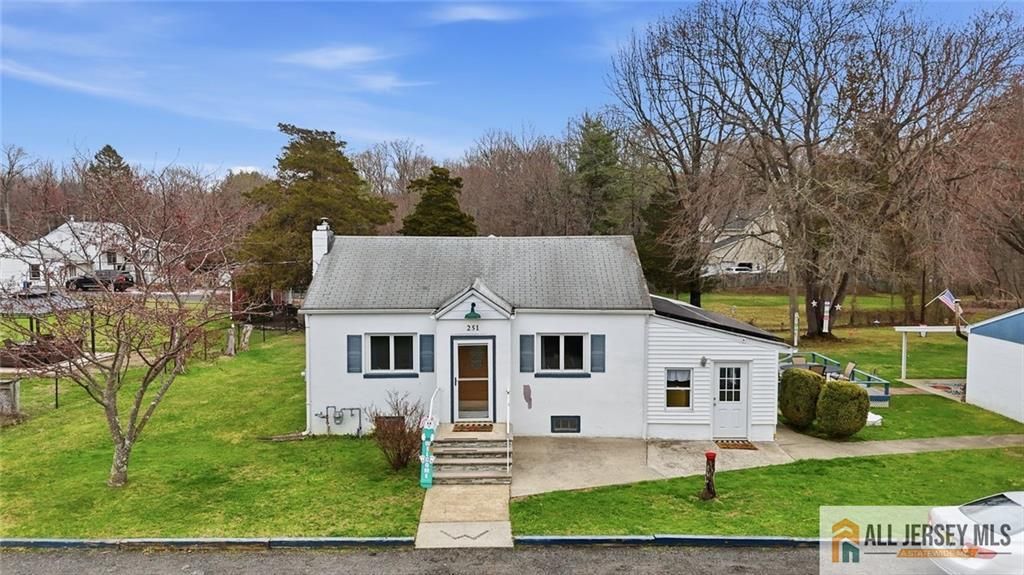 251 Matchaponix Avenue, Monroe, NJ 08831
