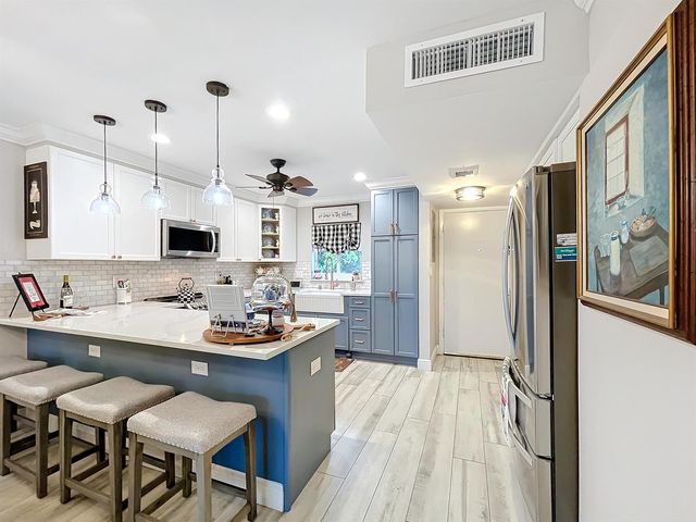 3060 Holiday Springs Boulevard 312, Margate, FL 33065