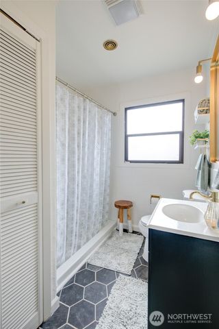 215 Ontario Street, Hoquiam, WA 98550