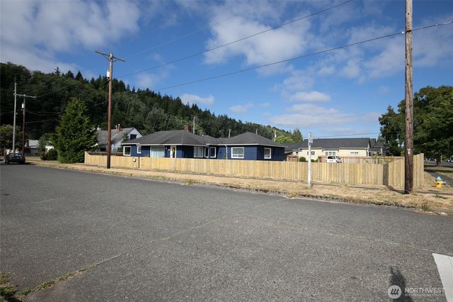 215 Ontario Street, Hoquiam, WA 98550