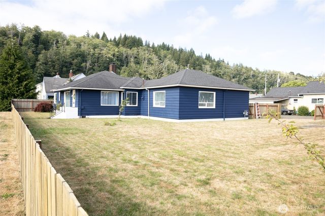 215 Ontario Street, Hoquiam, WA 98550