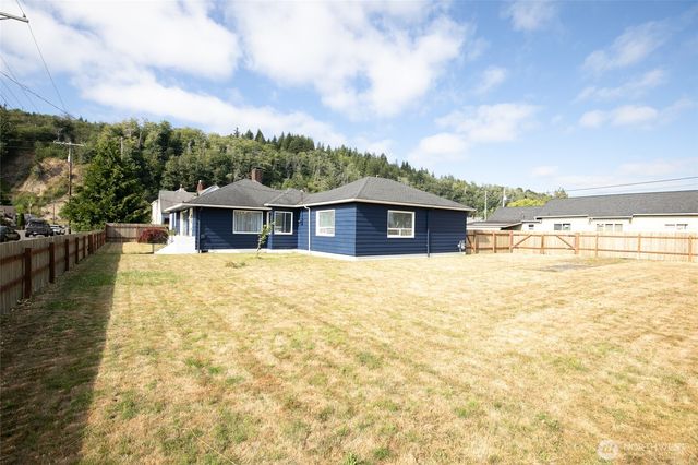 215 Ontario Street, Hoquiam, WA 98550