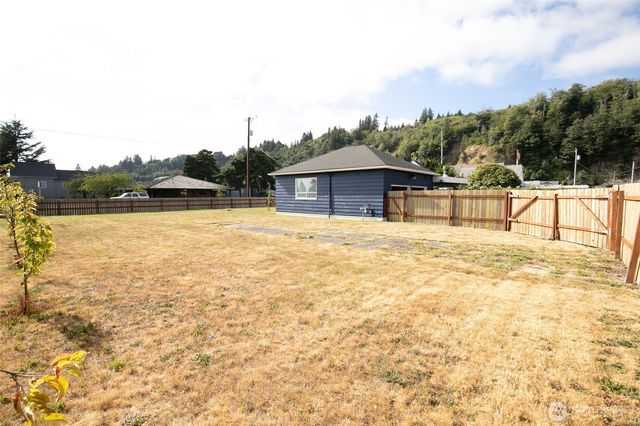 215 Ontario Street, Hoquiam, WA 98550