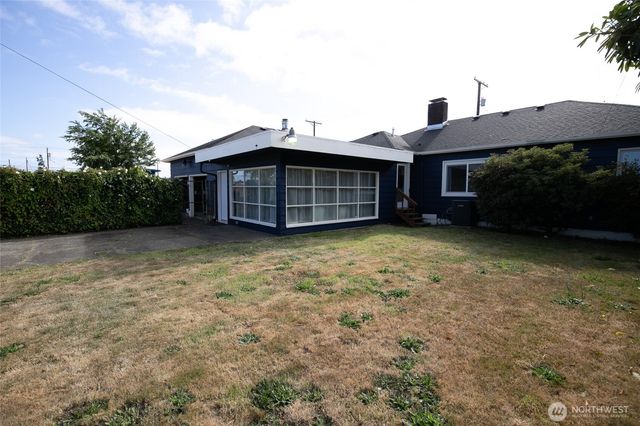 215 Ontario Street, Hoquiam, WA 98550