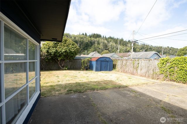 215 Ontario Street, Hoquiam, WA 98550