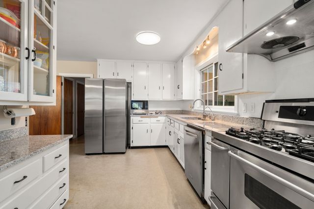 631 Blue Hill Ave, Milton, MA 02186