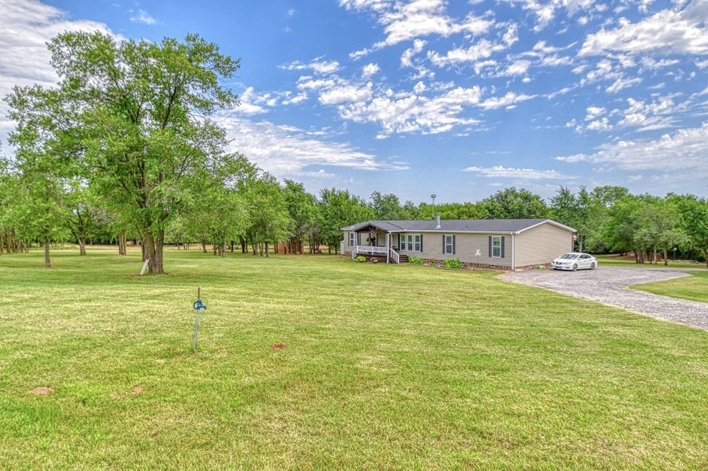 109 E Riddle Road, Chickasha, OK 73018