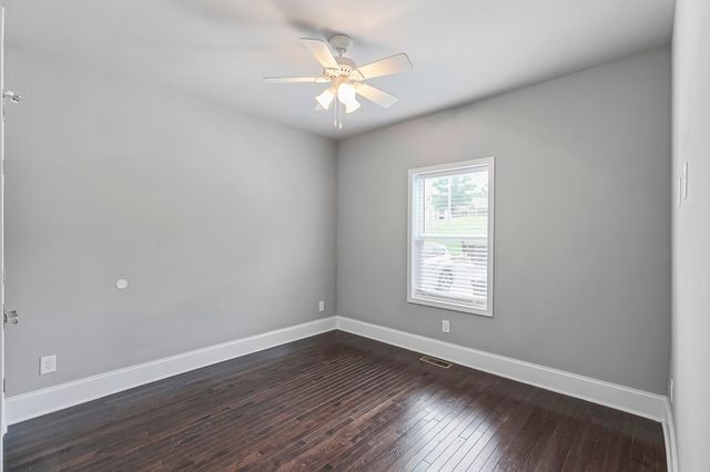 426 Caldwell Dr, Columbia, TN 38401